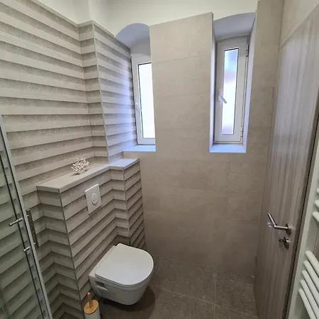 D&d In Centre 1 Split