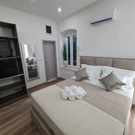 Πανσιόν D&d In Centre 1